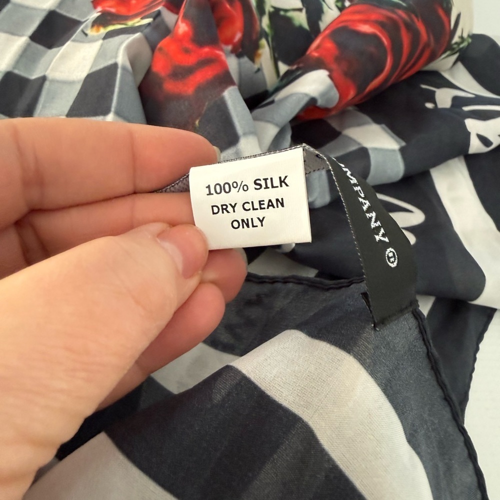 Clever Carriage Company Rose Patterned Scarf - Black and Red 💯 Silk - Picture 11 of 11